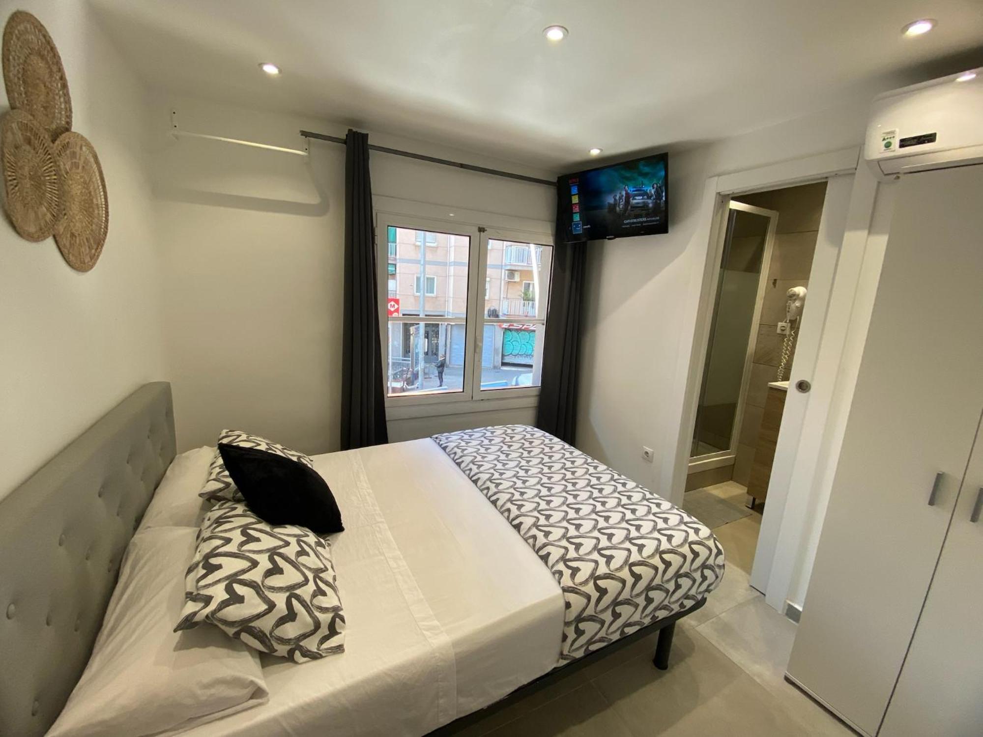 Apartamentos Con Bano Privado Frente Al Metro L5 Barcelona-Hospitalet L'Hospitalet de Llobregat Extérieur photo