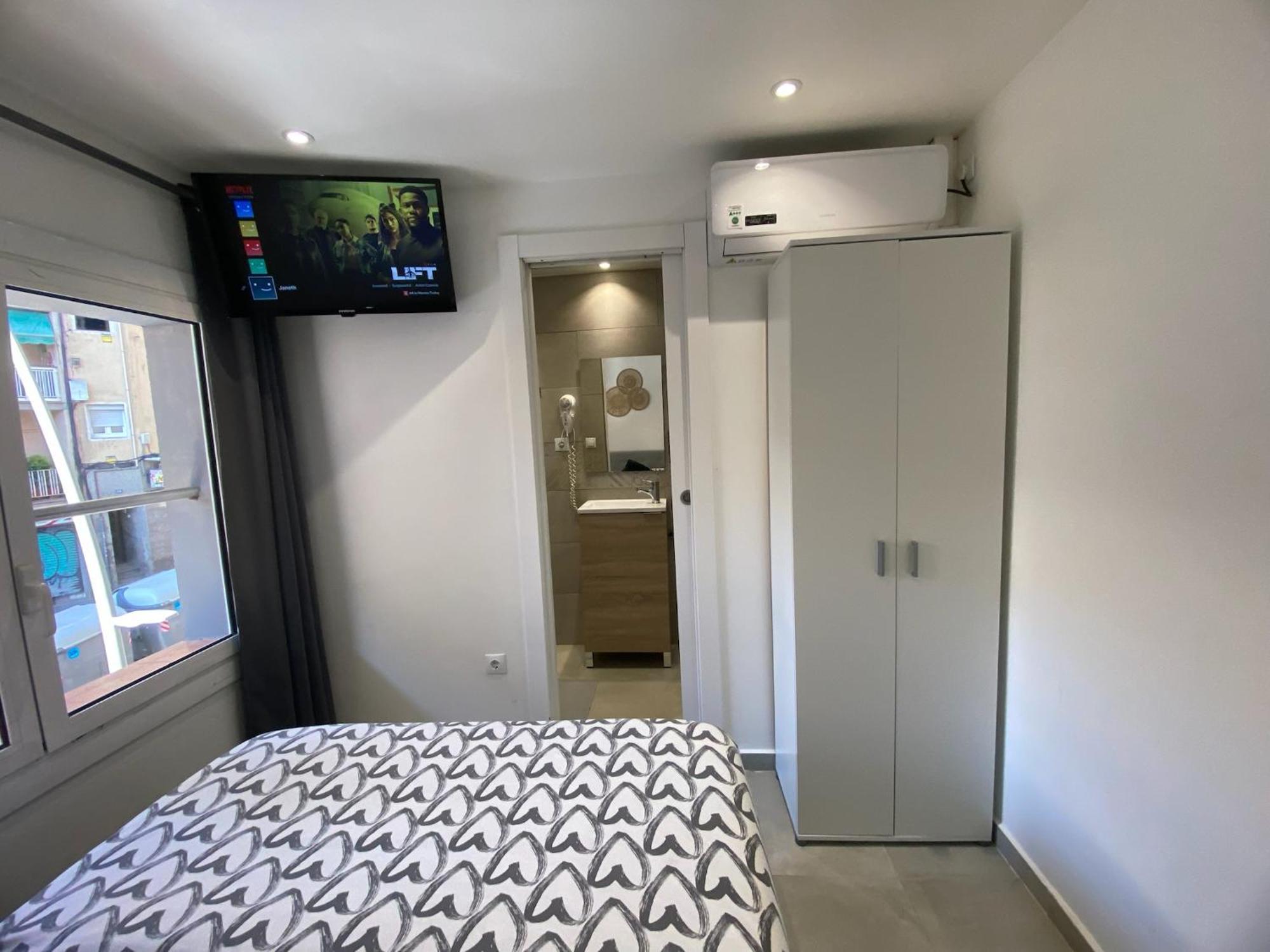 Apartamentos Con Bano Privado Frente Al Metro L5 Barcelona-Hospitalet L'Hospitalet de Llobregat Extérieur photo