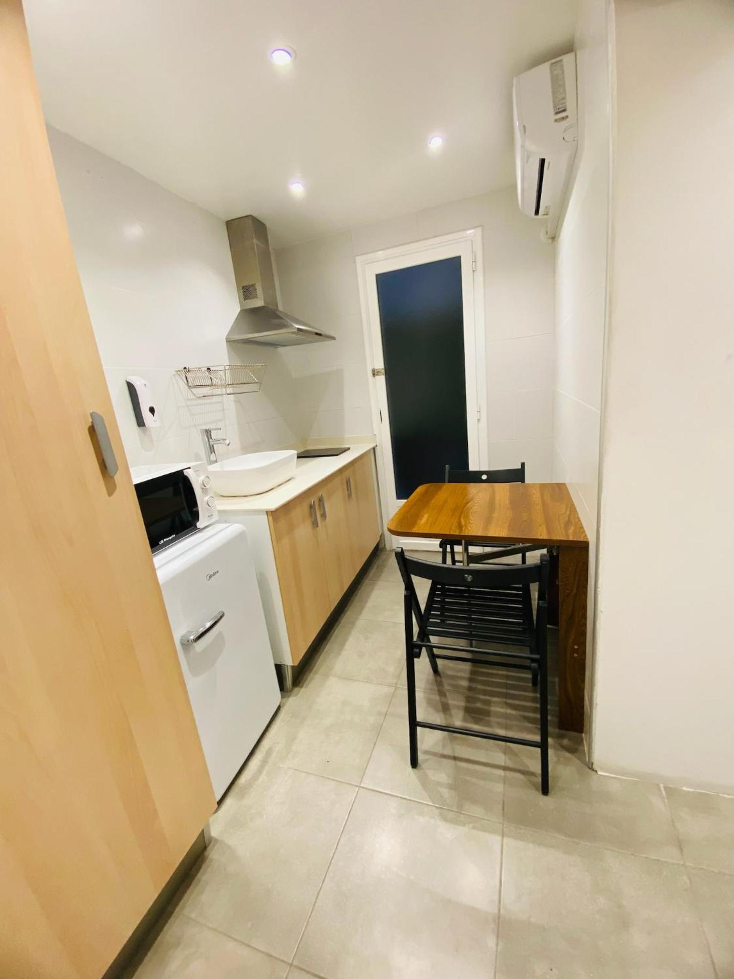 Apartamentos Con Bano Privado Frente Al Metro L5 Barcelona-Hospitalet L'Hospitalet de Llobregat Extérieur photo