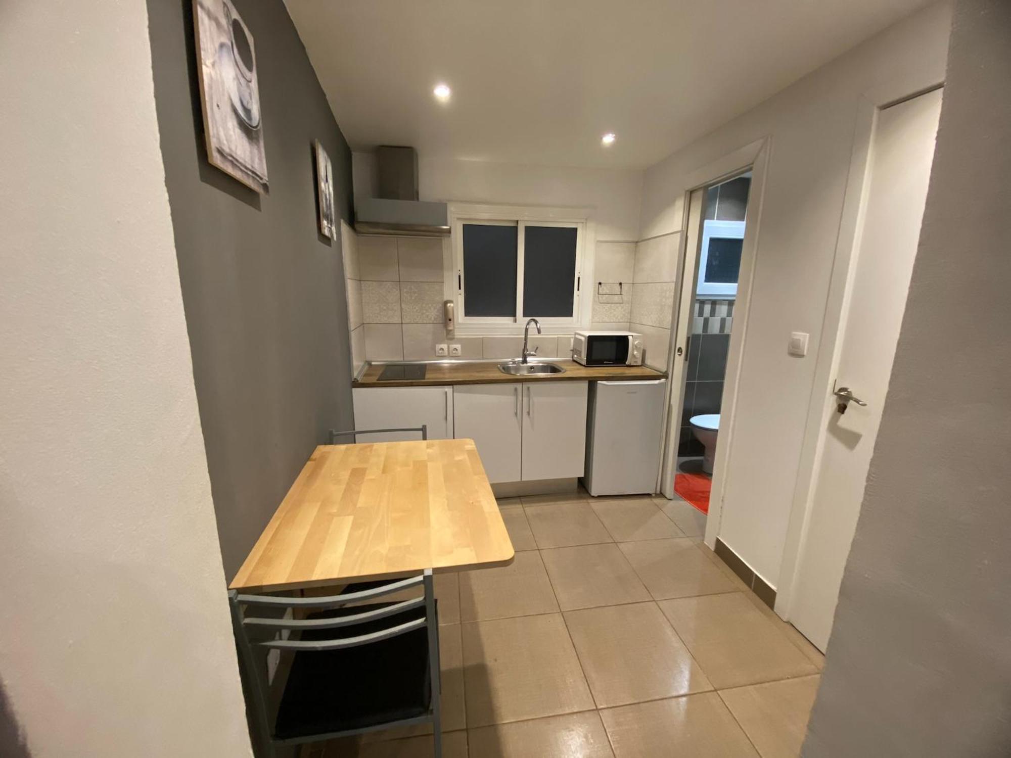 Apartamentos Con Bano Privado Frente Al Metro L5 Barcelona-Hospitalet L'Hospitalet de Llobregat Extérieur photo