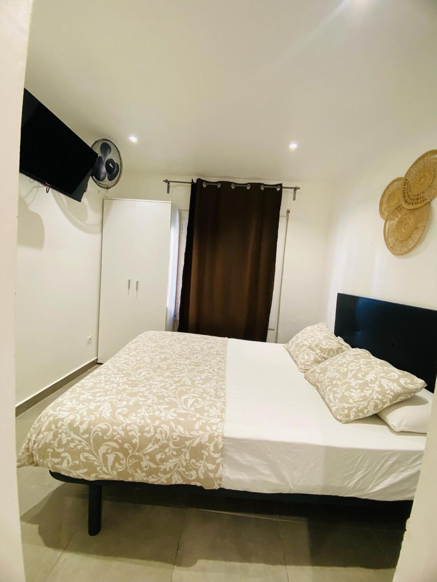 Apartamentos Con Bano Privado Frente Al Metro L5 Barcelona-Hospitalet L'Hospitalet de Llobregat Extérieur photo