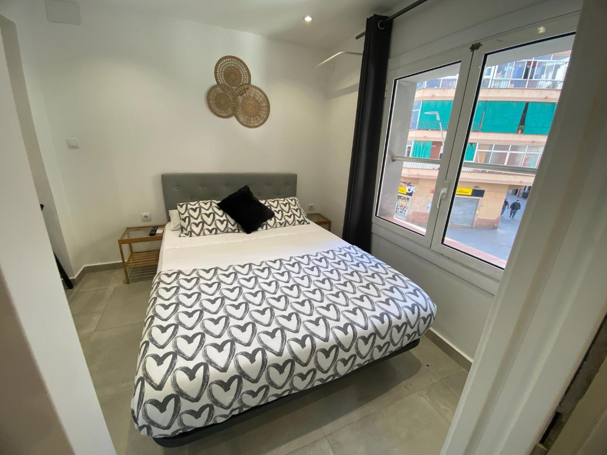 Apartamentos Con Bano Privado Frente Al Metro L5 Barcelona-Hospitalet L'Hospitalet de Llobregat Extérieur photo