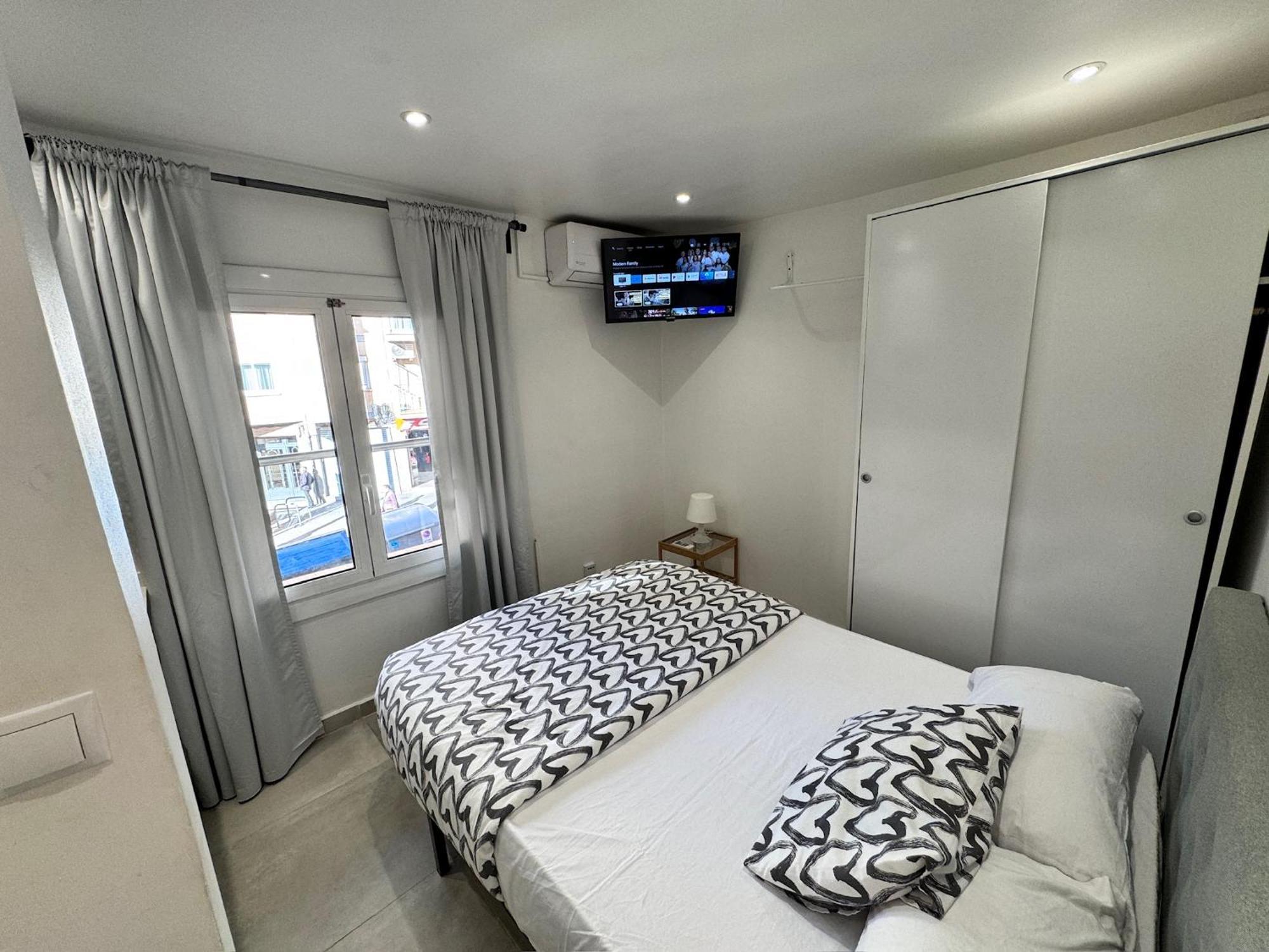 Apartamentos Con Bano Privado Frente Al Metro L5 Barcelona-Hospitalet L'Hospitalet de Llobregat Extérieur photo