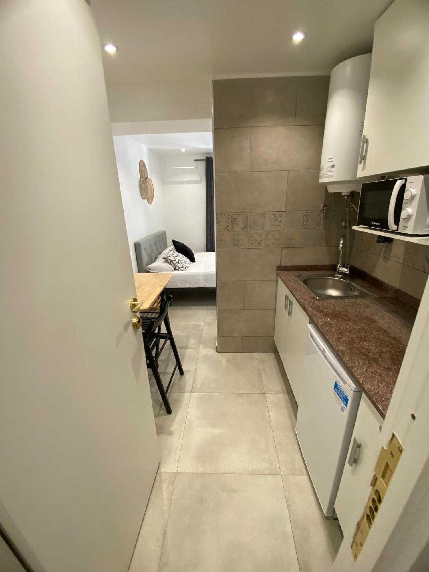 Apartamentos Con Bano Privado Frente Al Metro L5 Barcelona-Hospitalet L'Hospitalet de Llobregat Extérieur photo