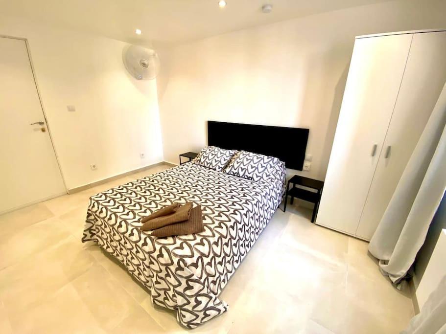 Apartamentos Con Bano Privado Frente Al Metro L5 Barcelona-Hospitalet L'Hospitalet de Llobregat Extérieur photo