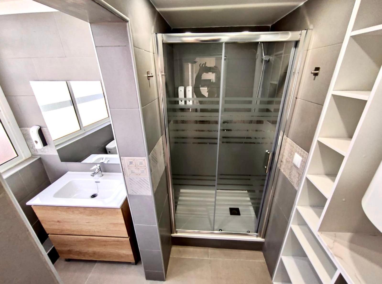 Apartamentos Con Bano Privado Frente Al Metro L5 Barcelona-Hospitalet L'Hospitalet de Llobregat Extérieur photo
