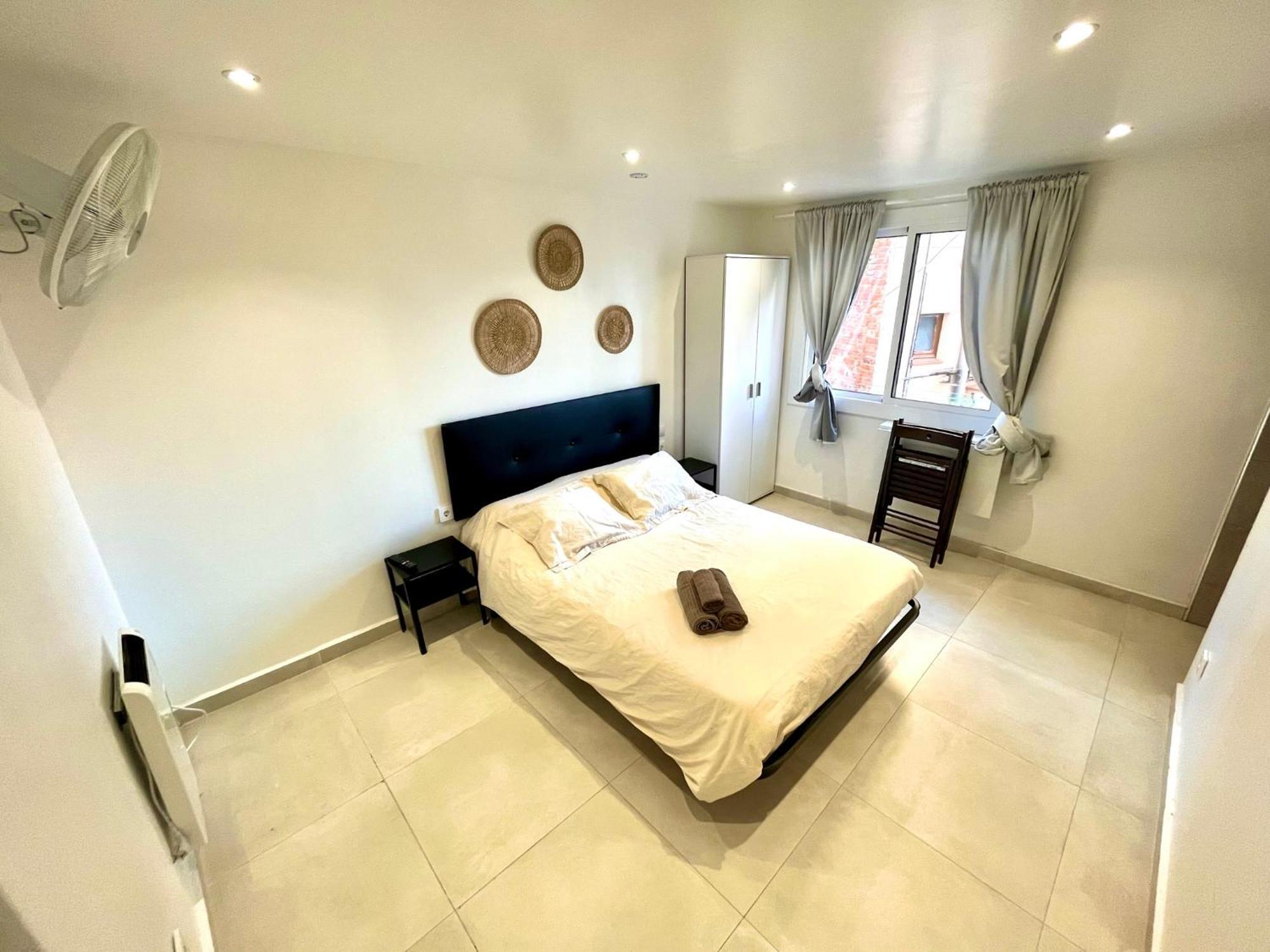 Apartamentos Con Bano Privado Frente Al Metro L5 Barcelona-Hospitalet L'Hospitalet de Llobregat Extérieur photo