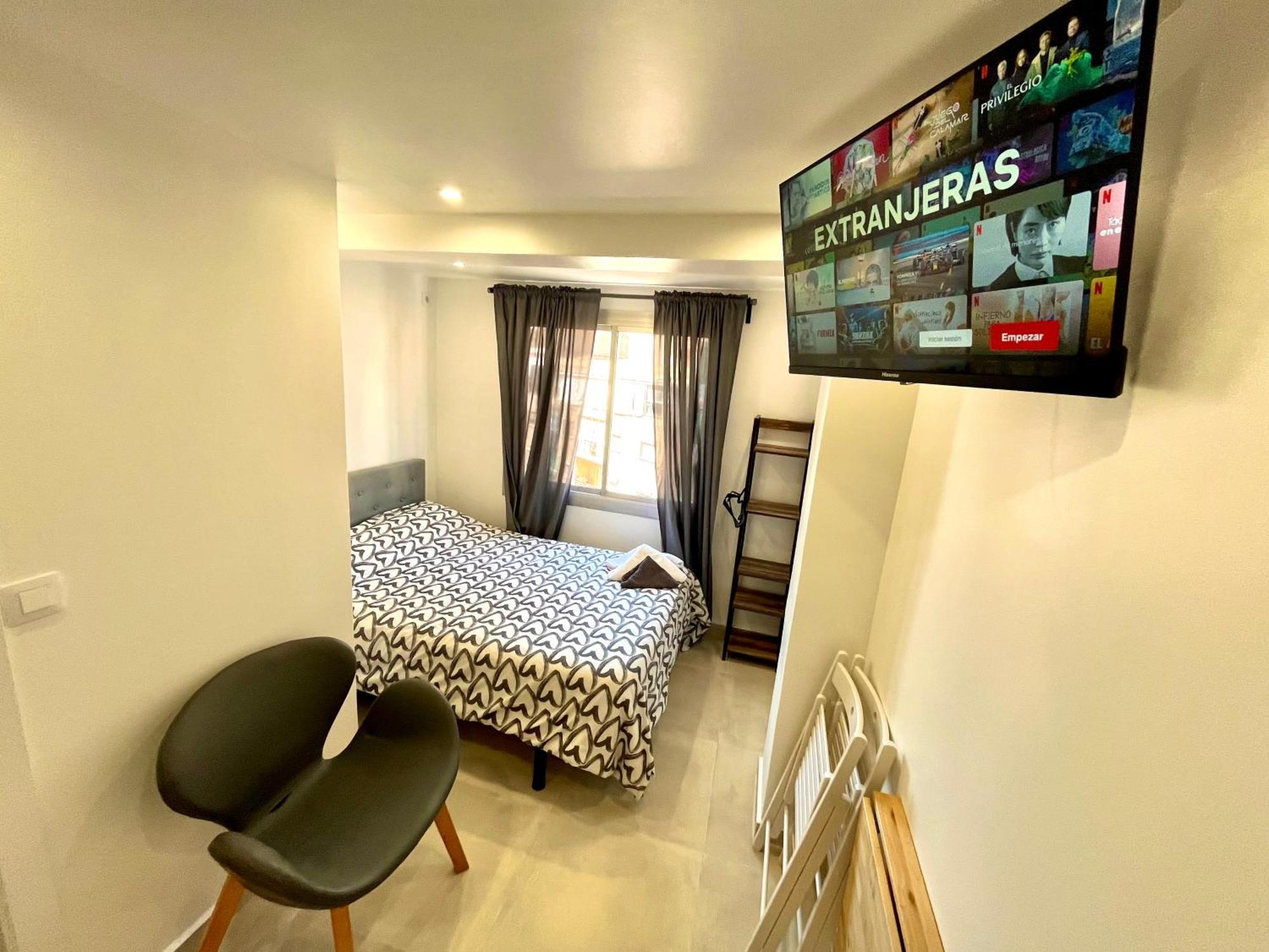 Apartamentos Con Bano Privado Frente Al Metro L5 Barcelona-Hospitalet L'Hospitalet de Llobregat Extérieur photo