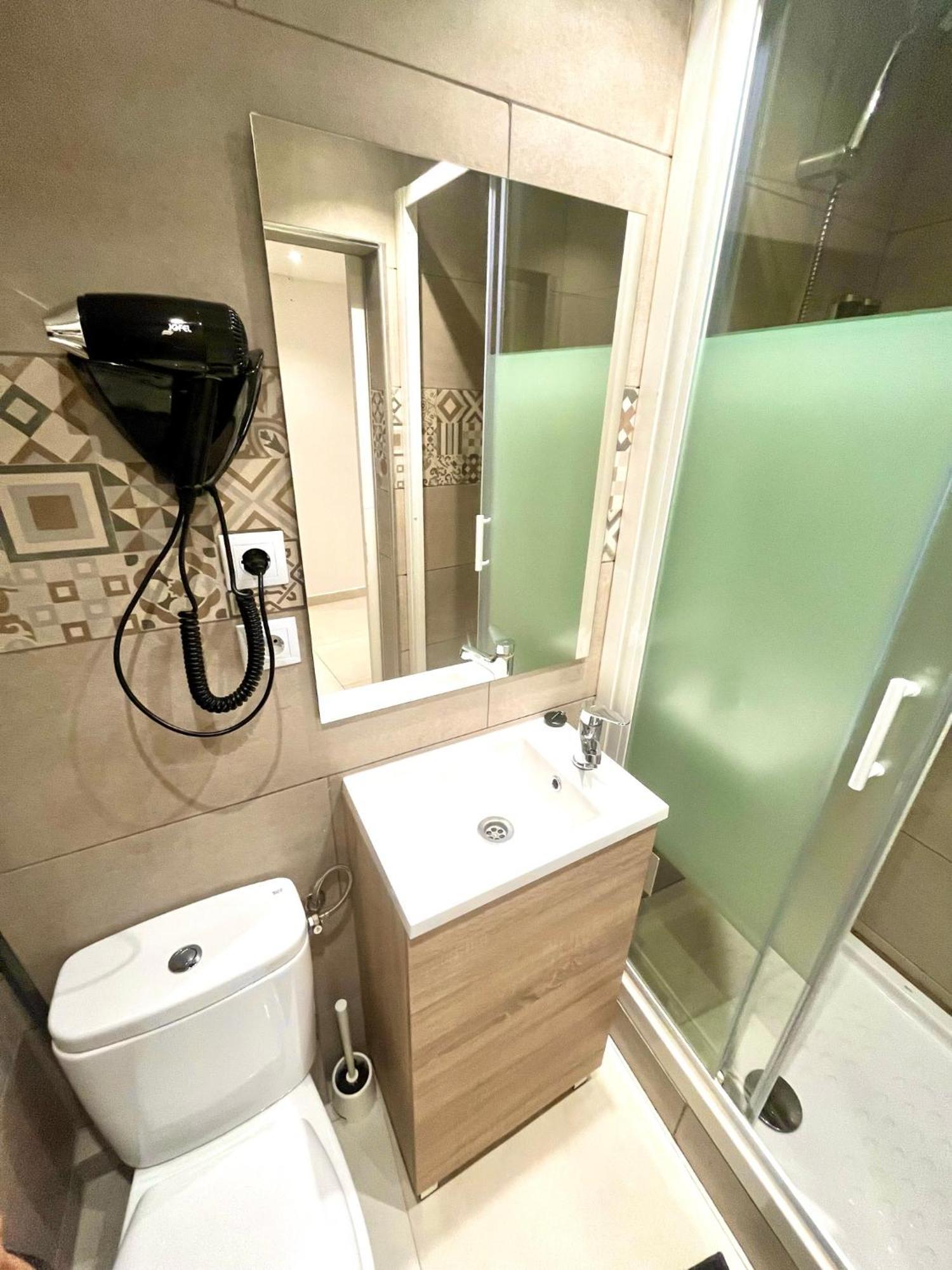 Apartamentos Con Bano Privado Frente Al Metro L5 Barcelona-Hospitalet L'Hospitalet de Llobregat Extérieur photo