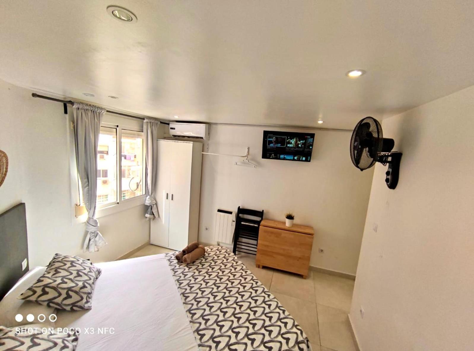 Apartamentos Con Bano Privado Frente Al Metro L5 Barcelona-Hospitalet L'Hospitalet de Llobregat Extérieur photo