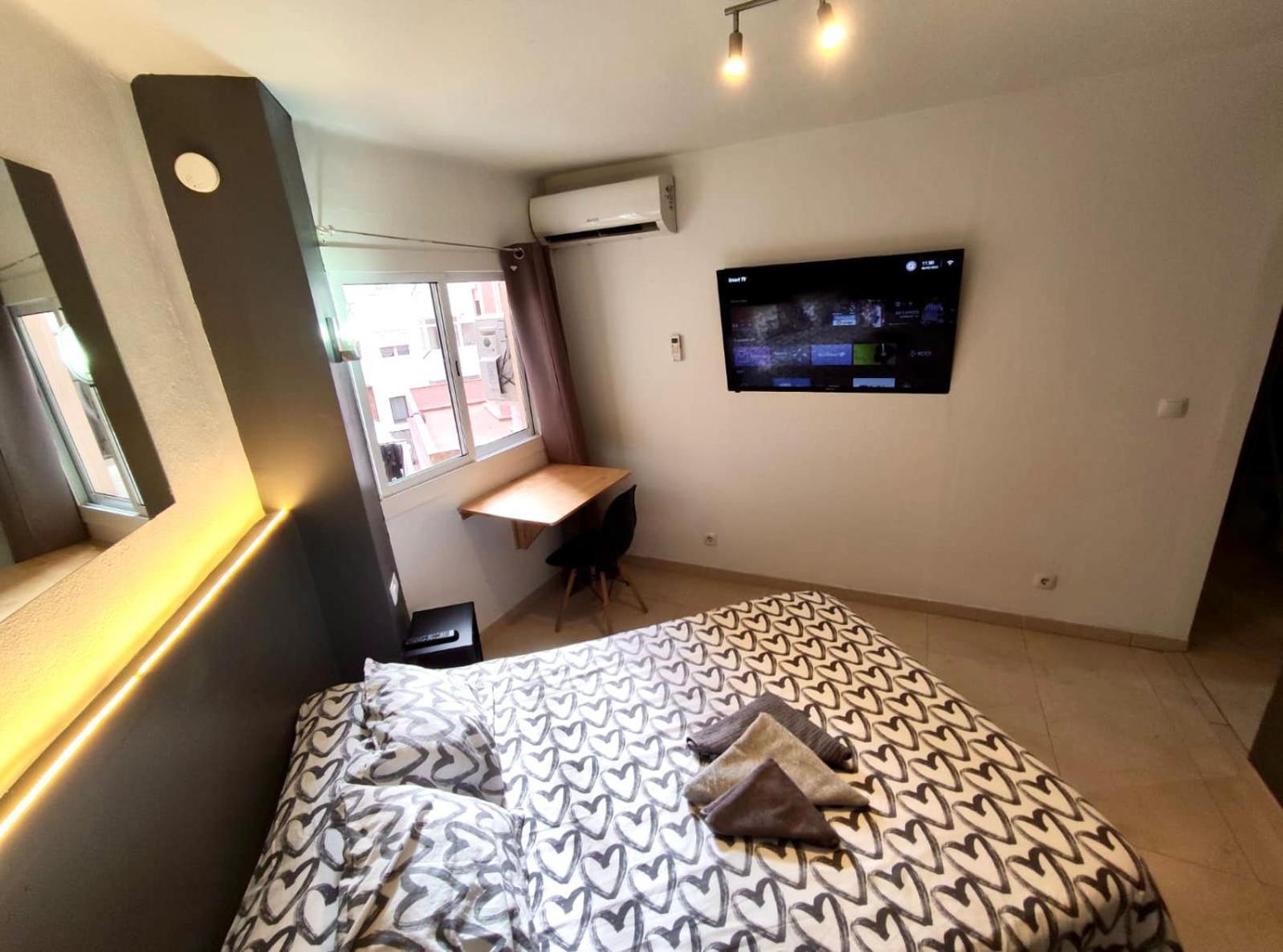Apartamentos Con Bano Privado Frente Al Metro L5 Barcelona-Hospitalet L'Hospitalet de Llobregat Extérieur photo