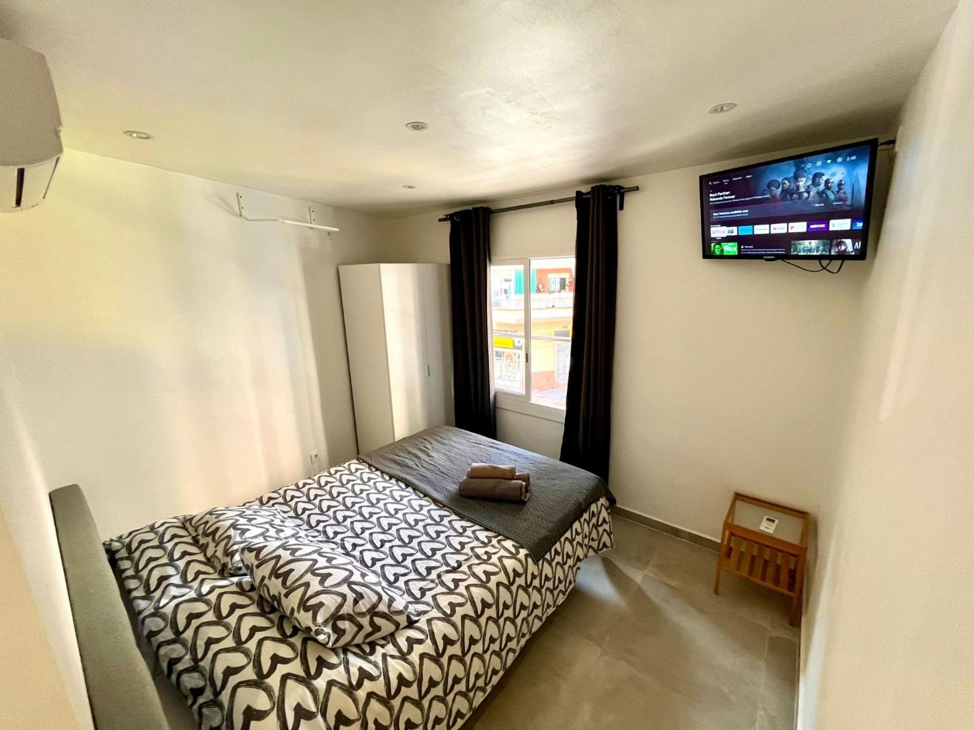 Apartamentos Con Bano Privado Frente Al Metro L5 Barcelona-Hospitalet L'Hospitalet de Llobregat Extérieur photo